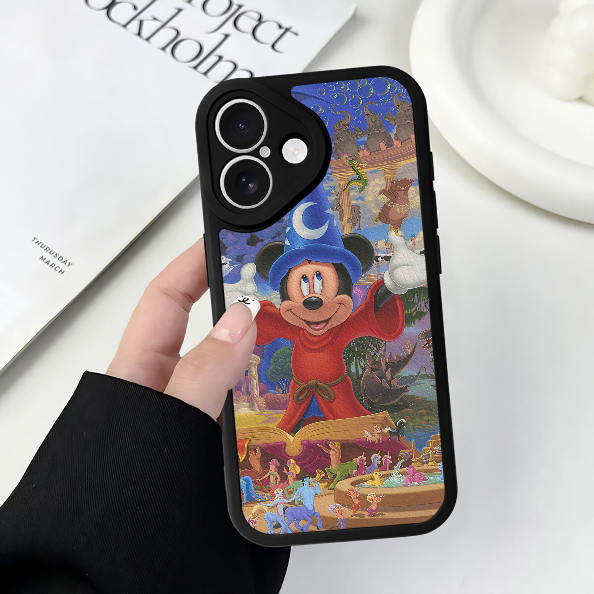 （画像用） ミッキーマウス Mickey Mouse 【iPhone 16シリーズ対応】シリコンスマホケース（レザー調） 材質：シリコン